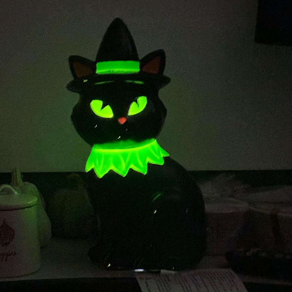 Halloween Blowmold Light up Cat - Picture 6 of 13
